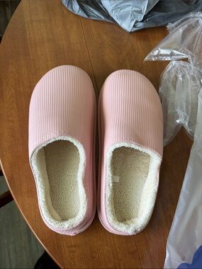 Cozy Women's Pink Fleece-Lined Slippers